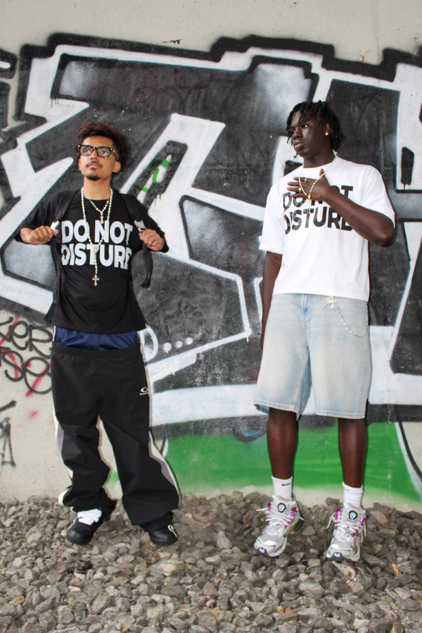 DO NOT DISTURB BOX TEE BLACK